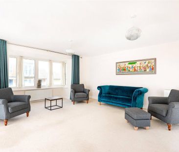 4 bedroom detached house to rent - Photo 2