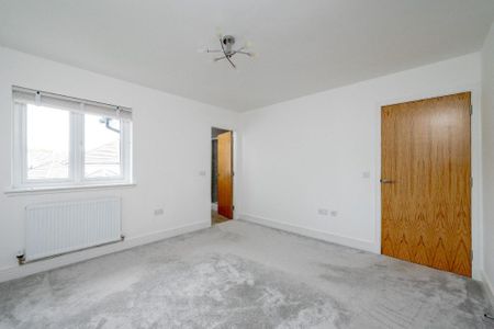 3 bedroom semi-detached house to rent - Photo 5