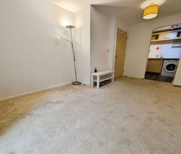 Rosida Gardens, Hill Lane, SO15 - Photo 1