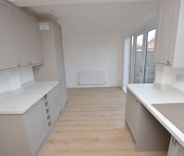 3 Bedroom Semi-Detached House - Photo 5