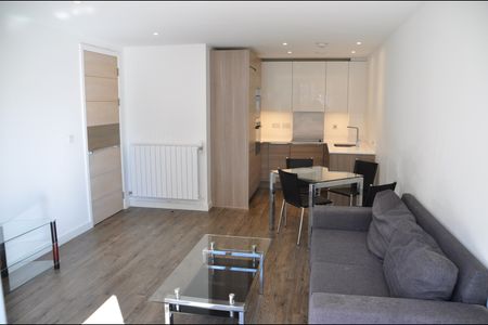 2 Bed Flat, Grand Canal Avenue, SE16 - Photo 4