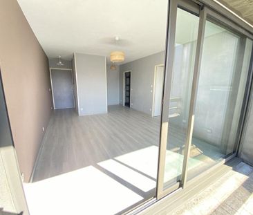 T2 42.78 m2 avec vue dégagée, balcon et parking - Photo 4