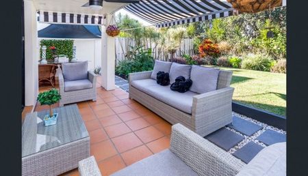 FULLY RENOVATED TOWNHOUSE FOR $850 PER WEEK - Photo 4