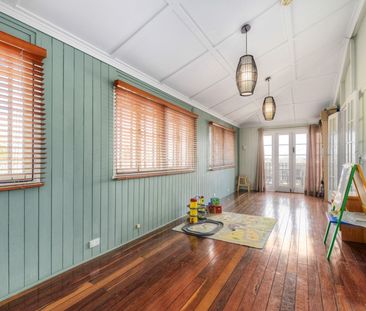 52 Crawford Avenue, Stafford, QLD 4053 - Photo 1