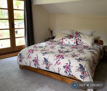 2 bedroom semi-detached house to rent - Photo 5