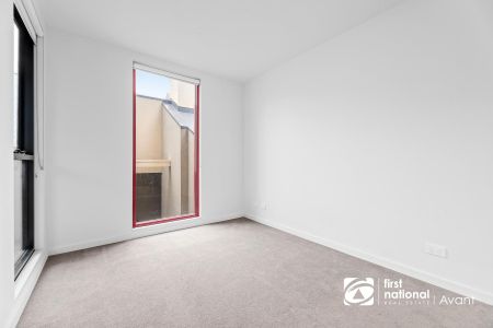 Inner City Lifestyle Convenience - Photo 2