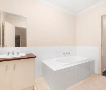 “STYLE & CONVENIENCE!” - Photo 1