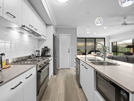 12 Beat St, Ripley QLD 4306 - House For Rent | Domain - Photo 3