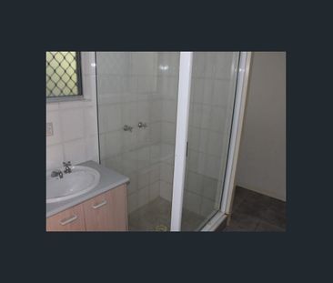 2 Bed Unit in Prime Location! - Photo 4