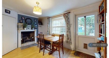 3 bedroom semi-detached house to rent - Photo 3