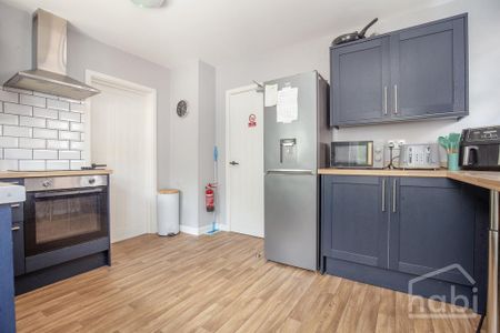 1 bedroom in a house share to rent - Photo 2