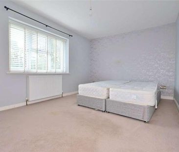 Snowdrop Way, Bisley, Woking, Surrey, GU24 - Photo 2