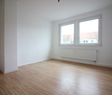 Ansehen und zugreifen - 2-Raumwohnung in Siegmar mit Einbauküche - Foto 2