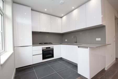 3 Bed Flat, Leeside Crescent, NW11 - Photo 5