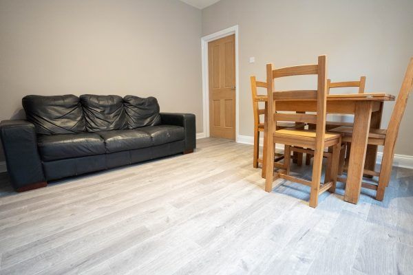 3 Bed Semi-Detached House, Hill Lane, SO15 - Photo 1