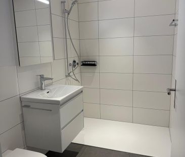 Moderne 4.5-Zi.-Wohnung mit eigener Waschküche - Photo 2