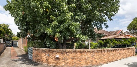 Character-filled family home in prime Croydon location - Photo 2