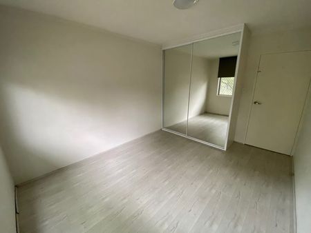 Modern Two Bedroom Apartment With Parking! - Photo 4
