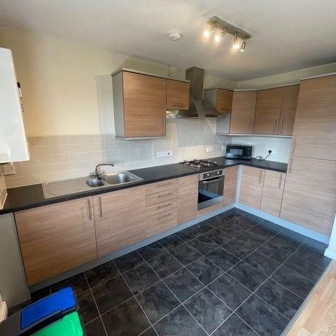 3 bedroom flat to rent - Photo 1