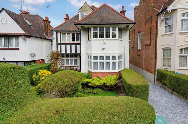 4 bedroom flat to rent - Photo 1