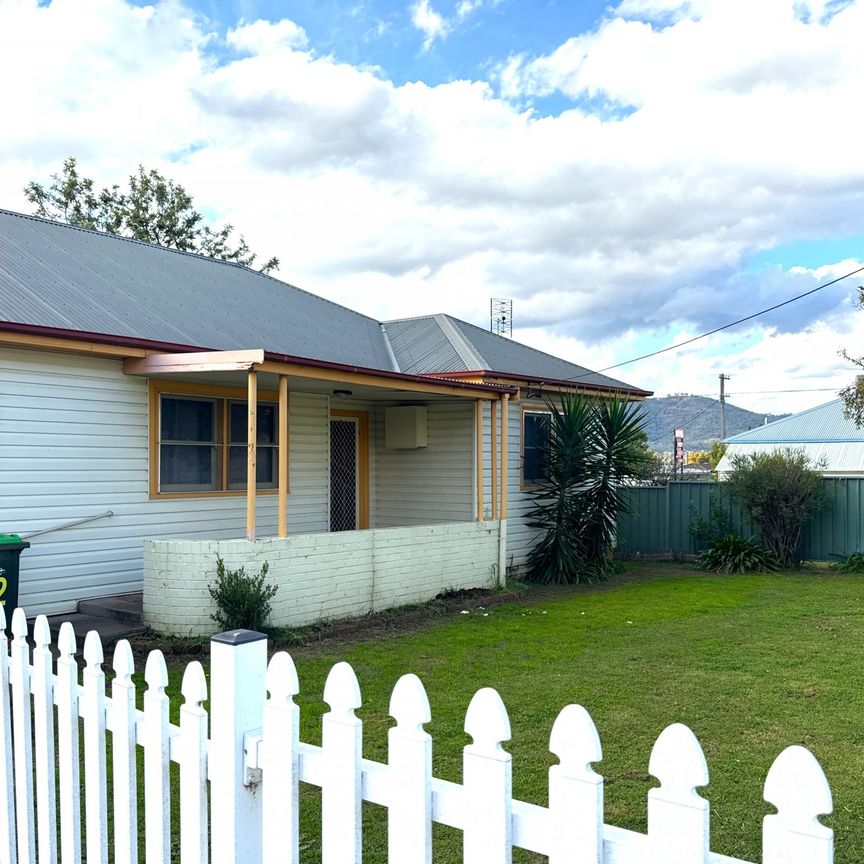 WEST TAMWORTH - Lovely Renovated Three Bedroom Home - Photo 1