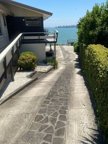 Absolute Waterfront 1 Bdrm Furnished Welcome Bay - Photo 3