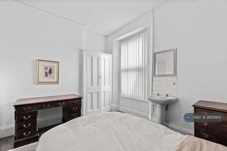 1 bedroom in a house share to rent - Photo 5