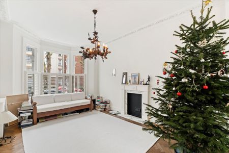 A beautifully refurbished period home to let - Photo 2