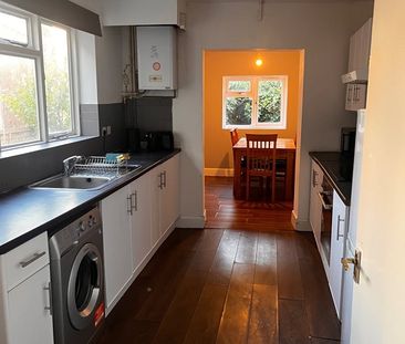 Room in a Shared House, Thackeray Road, SO17 - Photo 5