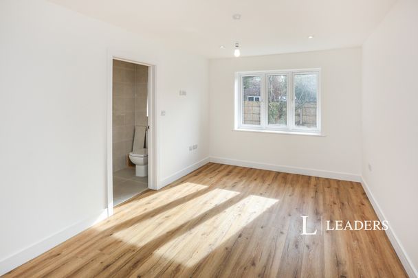 3 bedroom bungalow to rent Daisy Lane, Locks Heath, Southampton, Hampshire, SO31 - Photo 1