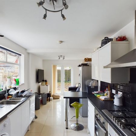 1 bedroom in a house share to rent - Photo 3