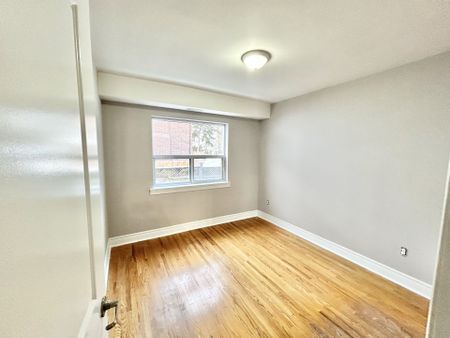 For Lease - 15 Thirty Third Street Unit# 206, Toronto, Ontario - Photo 3