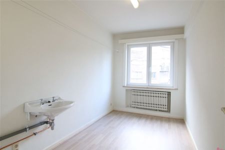 Mooi vernieuwd appartement centrum Kortrijk - Photo 2