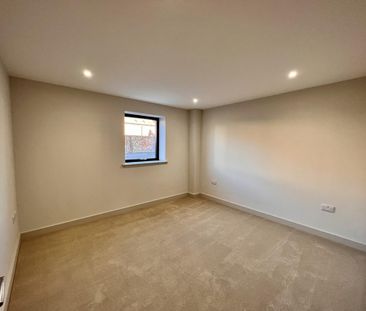 2 bedroom ground floor flat to rent - Photo 2