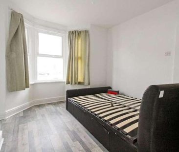 Chingford Road, Walthamstow, London, E17 - Photo 3