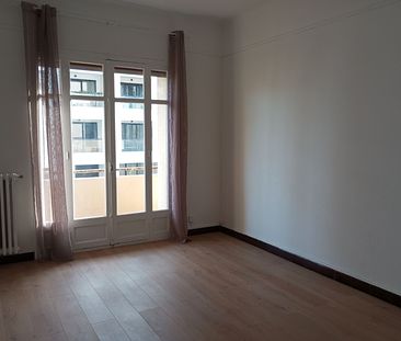 Appartement 1 pièces 35m2 MARSEILLE 8EME 680 euros - Photo 4