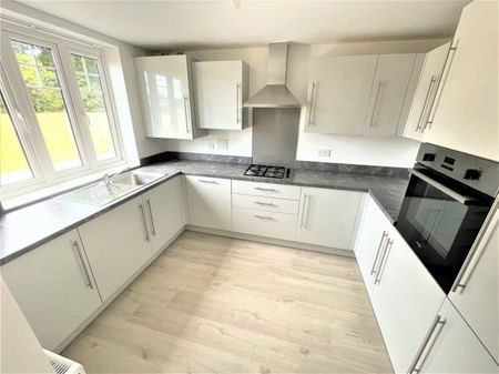 A 3 Bedroom Semi-Detached House Instruction to Let in Bexhill On Sea - Photo 2