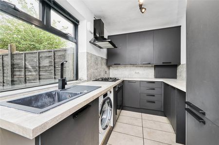 Bromhedge, Lee, SE9, London - Photo 4
