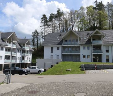 Modern 4.5-Zimmer-Maisonette-Wohnung in idyllischer Lage - Photo 4