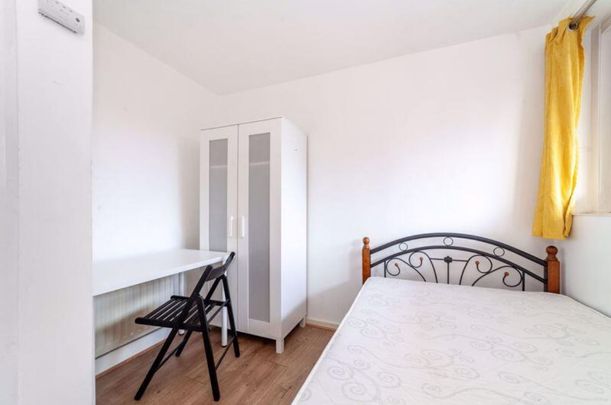 Battersea Bridge Road - Photo 1