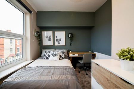 5 bedroom terraced house to rent - Photo 4