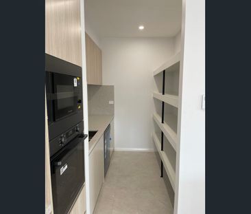 Modern Four-Bedroom Duplex House in a Prime Location Seven Hills - Photo 6