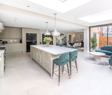 Willow Close, Chertsey - 4 bedrooms Property for lettings - Seymours - Photo 3