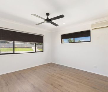 Spacious Single-Level Home with Multiple Living Areas & Large Enter... - Photo 3