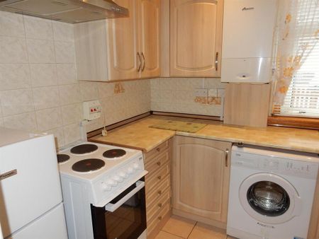 2 bedroom ground floor flat to rent - Photo 5