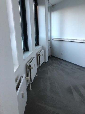 Arbeiten im Turm - EG-Bürofläche in ruhiger zentraler Lage - Photo 2