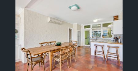Stunning Three Bedroom Flat with Water Views at Whale Beach - Photo 2