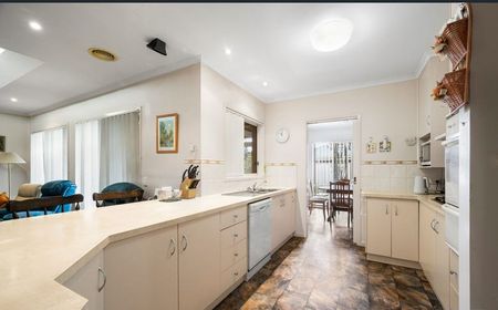 331 Shirleen Crescent, Lavington - Photo 2