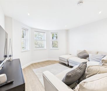 1 bedroom Flat in Elmhurst Court, Camberley - Photo 2