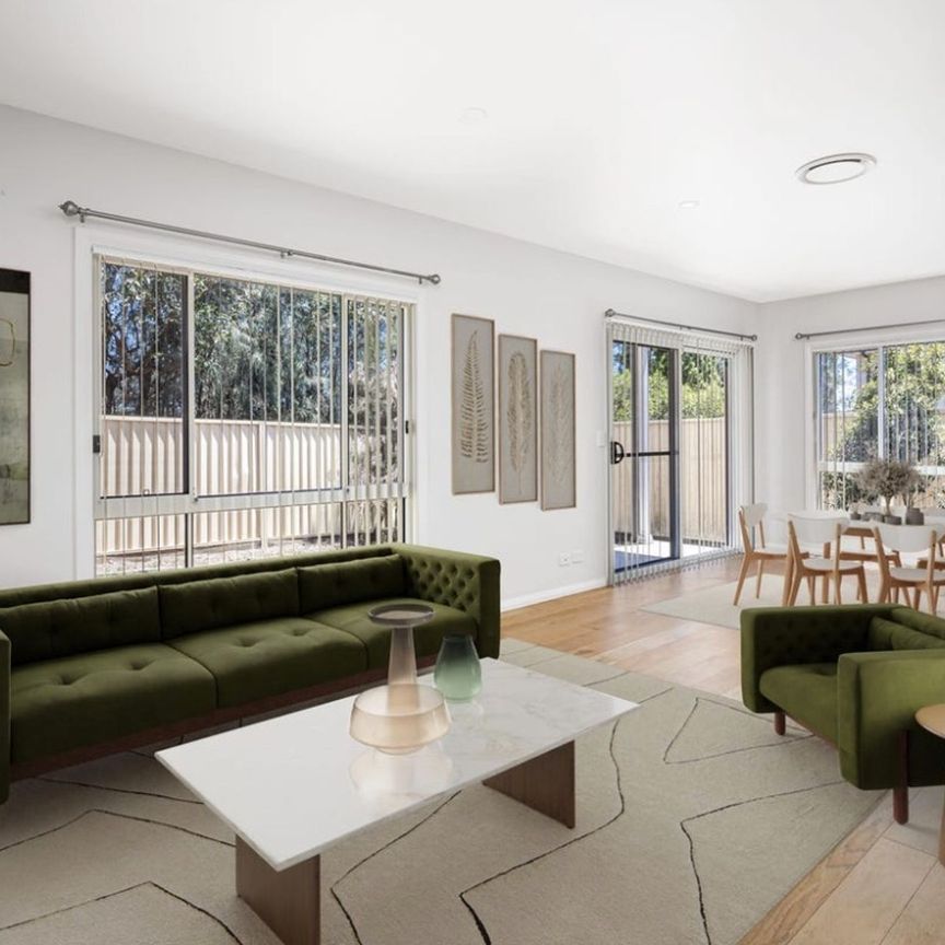 Well Presented Modern Townhouse - Photo 1